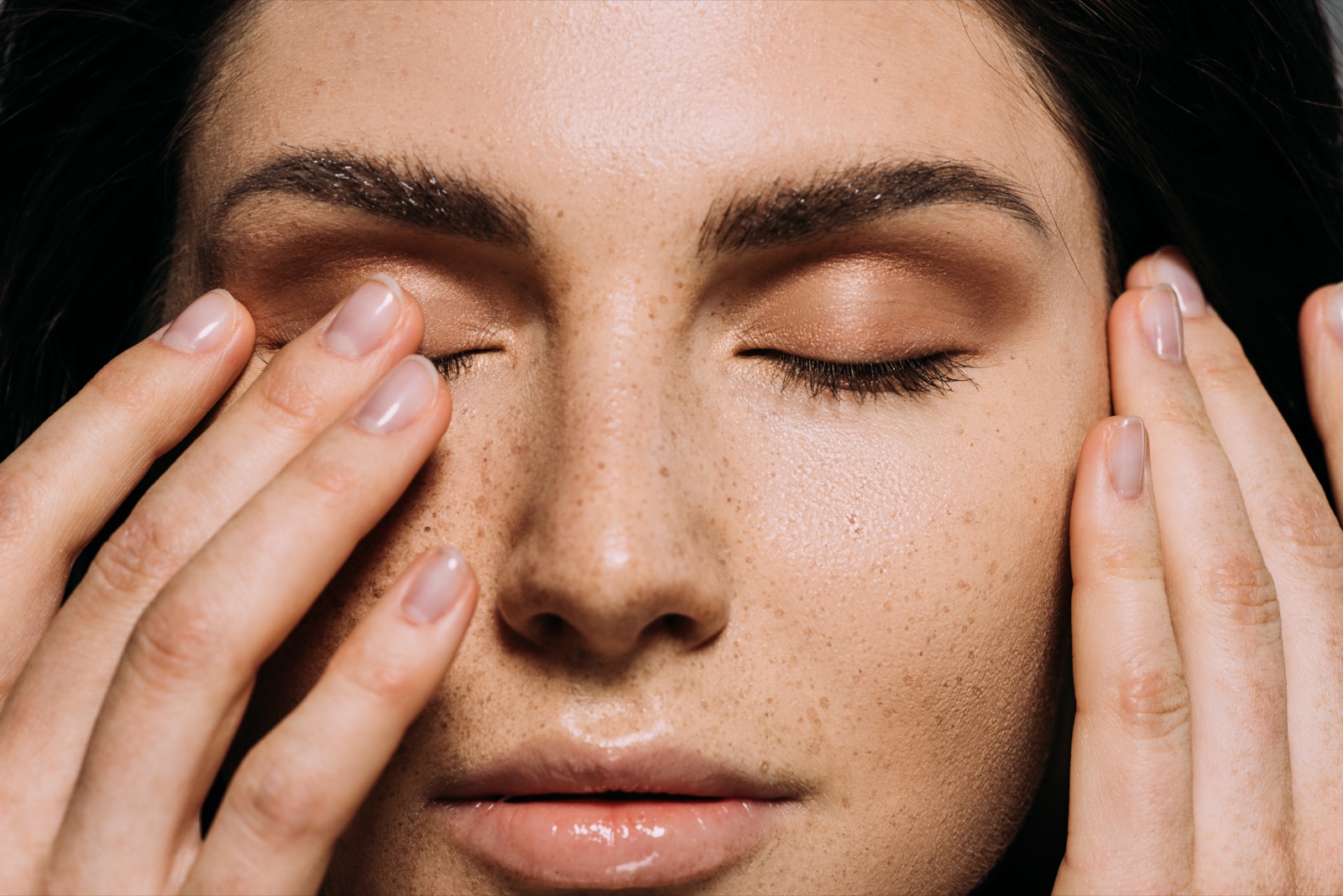 Woman taking the SkinPlan skin test